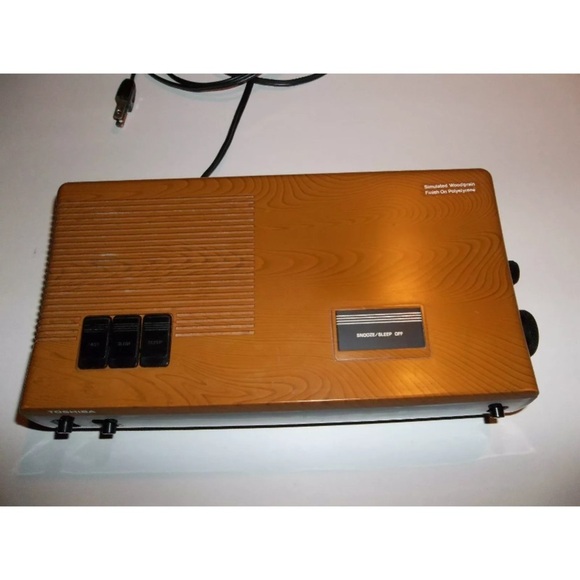 Vtg Toshiba RC-7180F FM/AM Electronic Clock Alarm Radio Simulated Woodgrain RARE - Picture 2 of 7